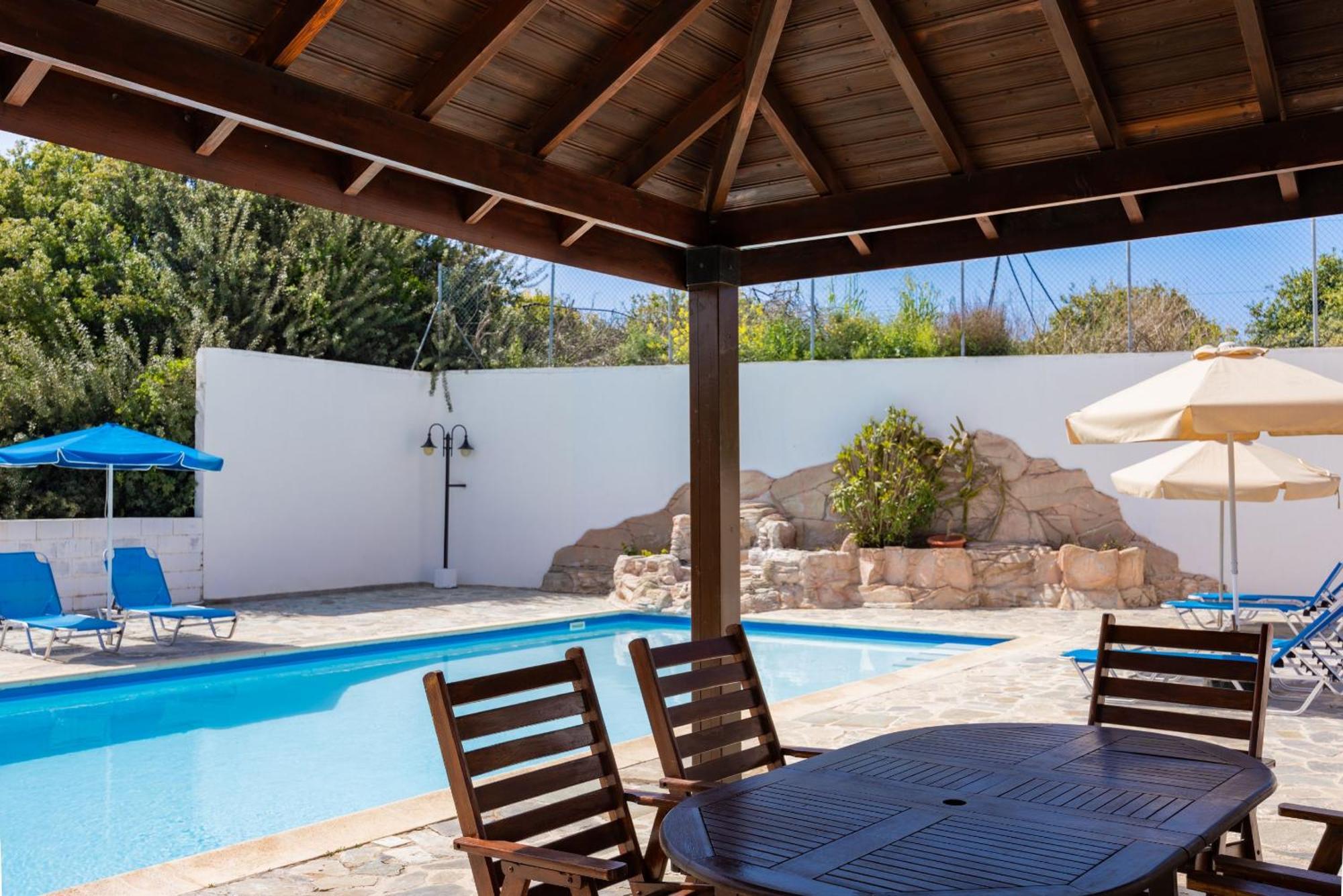 Villa Ira Finiki Латхі Екстер'єр фото